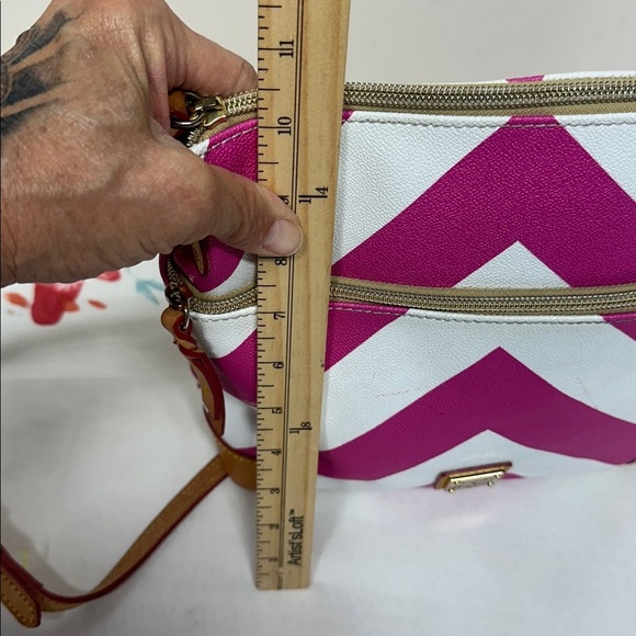Dooney & Bourke Magenta and White Chevron Crossbody Bag Pebbled Leather - Picture 8 of 15
